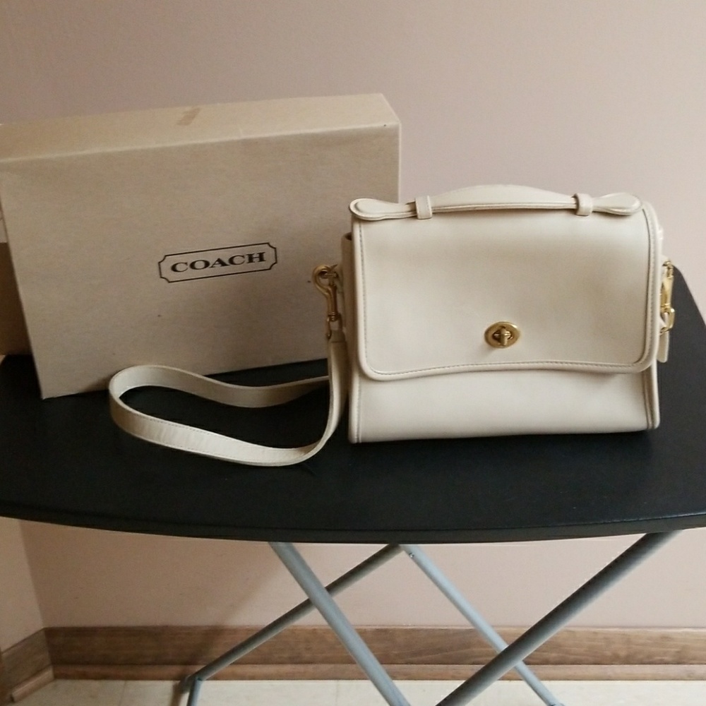 New Coach.Shoulder Bag